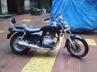 Black Bajaj Avenger 180 DTS-i