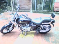 Black Bajaj Avenger 180 DTS-i