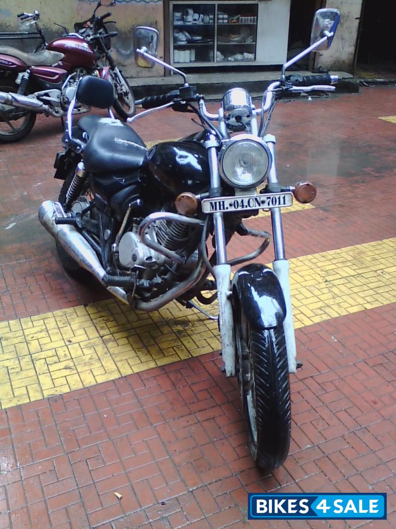 Black Bajaj Avenger 180 DTS-i