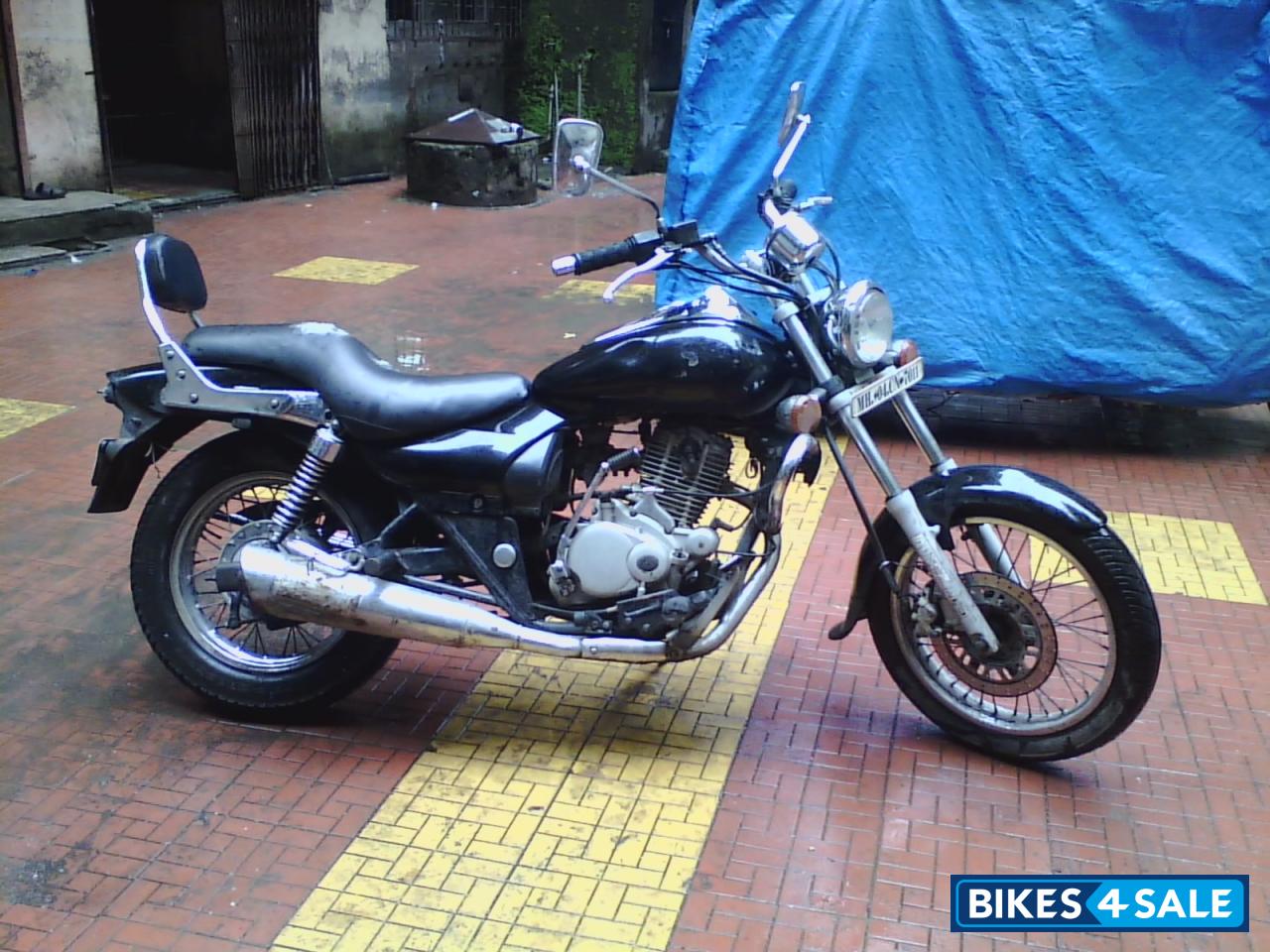 Black Bajaj Avenger 180 DTS-i Black Bajaj Avenger 180 DTS-i