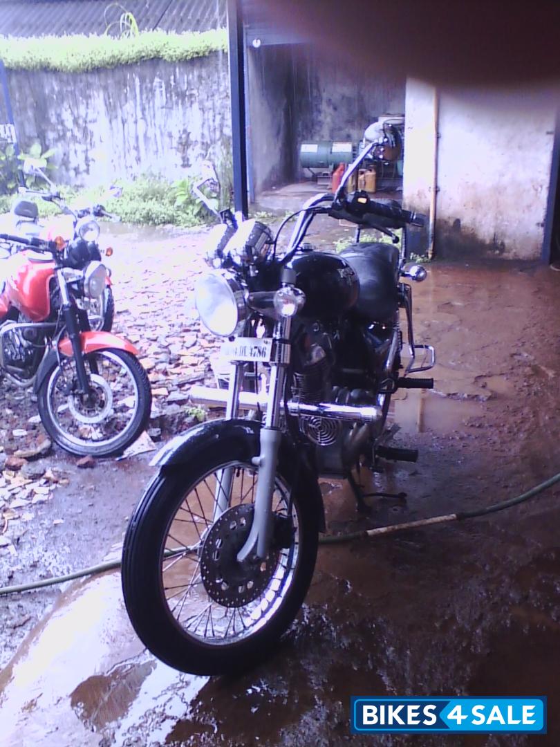 Blue Royal Enfield Thunderbird TwinSpark 350 Blue Royal Enfield Thunderbird TwinSpark 350