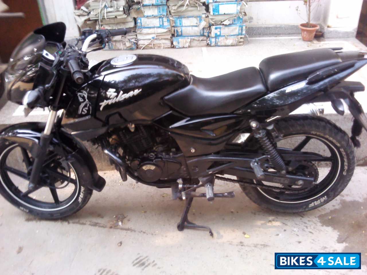 Black Bajaj Pulsar 200 DTSi