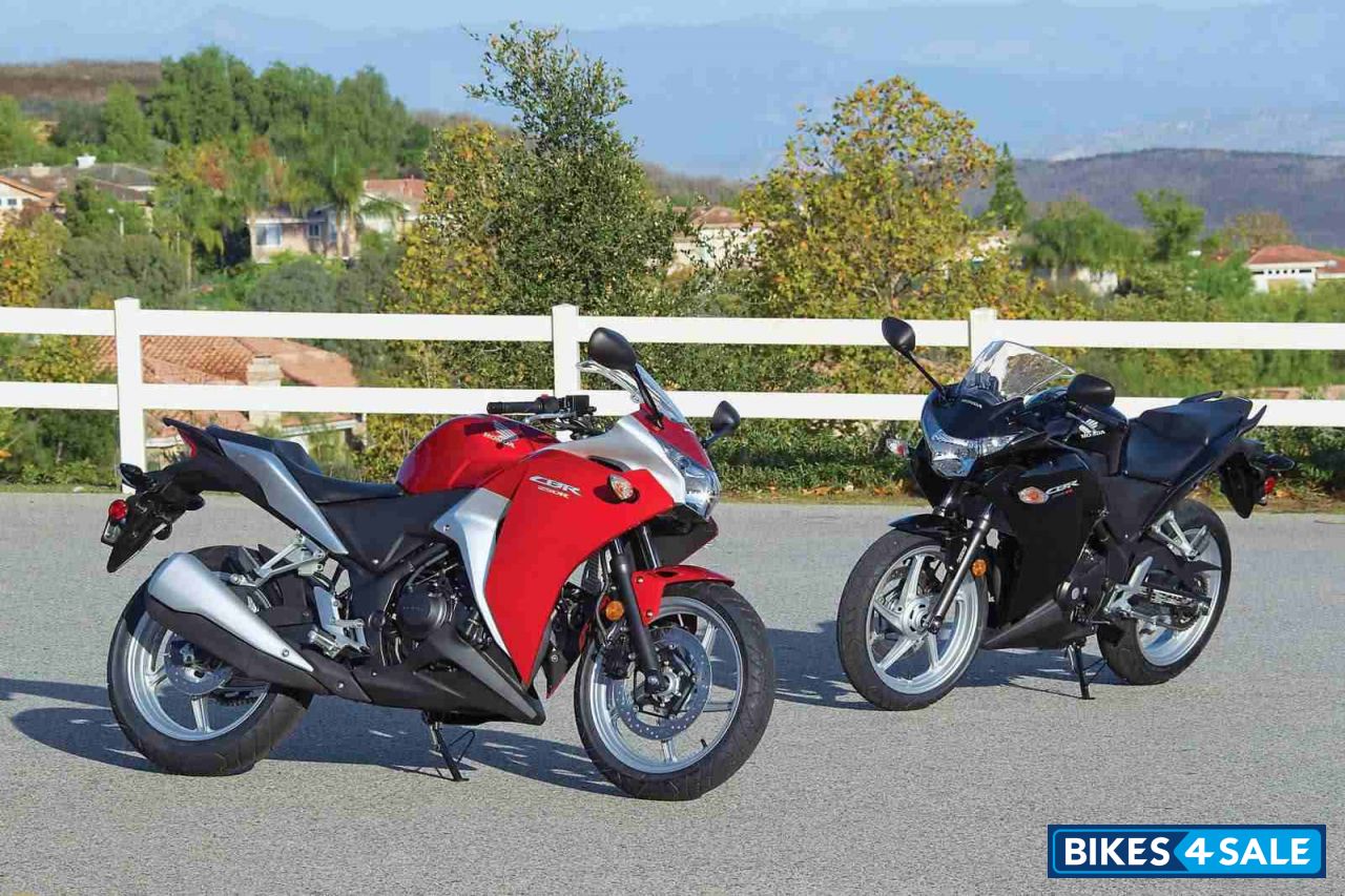 Red Honda CBR 250R