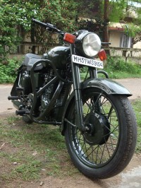 Classic Battle Green Royal Enfield Bullet Standard 350