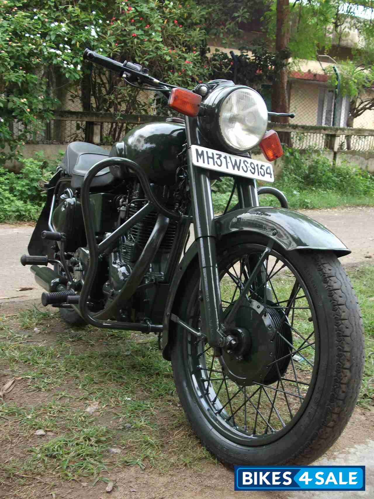 Classic Battle Green Royal Enfield Bullet Standard 350