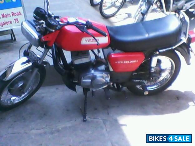 Ideal Jawa Yezdi 175