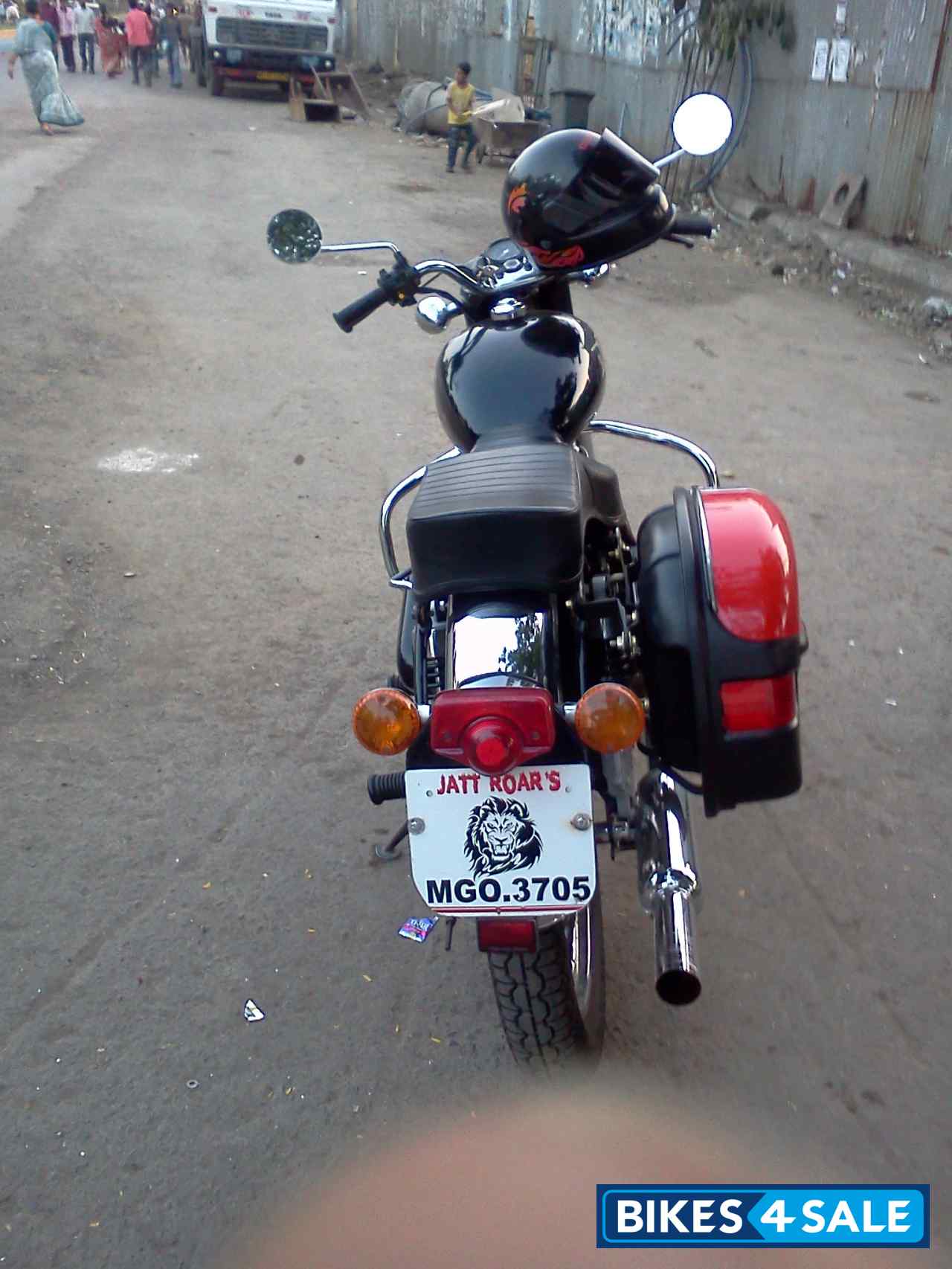 Black Royal Enfield Bullet Standard 350