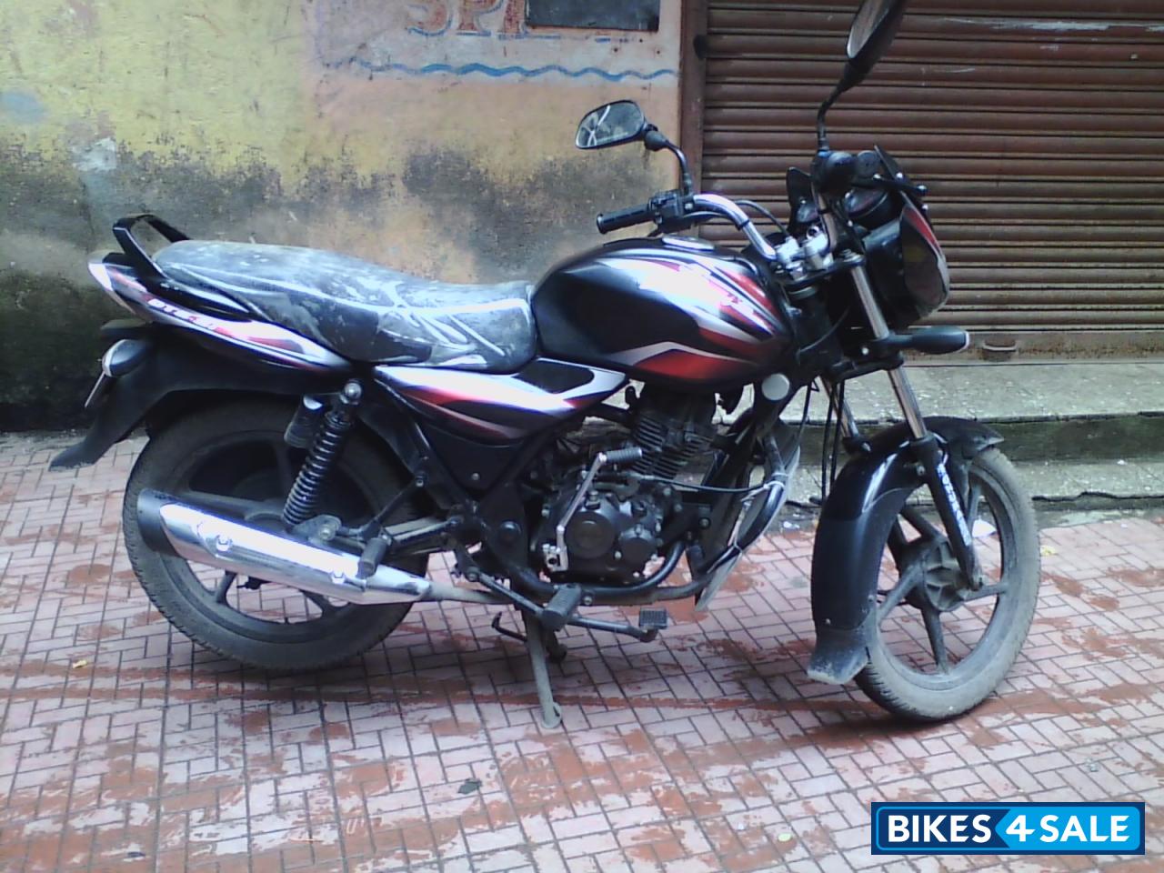Black.red& Silver Stripes Bajaj Discover 100 DTS-Si Black.red& Silver Stripes Bajaj Discover 100 DTS-Si