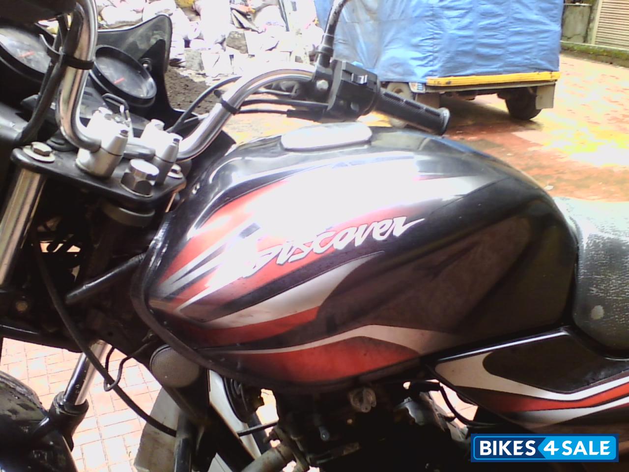 Black.red& Silver Stripes Bajaj Discover 100 DTS-Si Black.red& Silver Stripes Bajaj Discover 100 DTS-Si