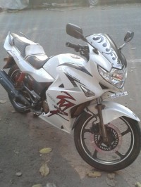 White Hero Karizma ZMR