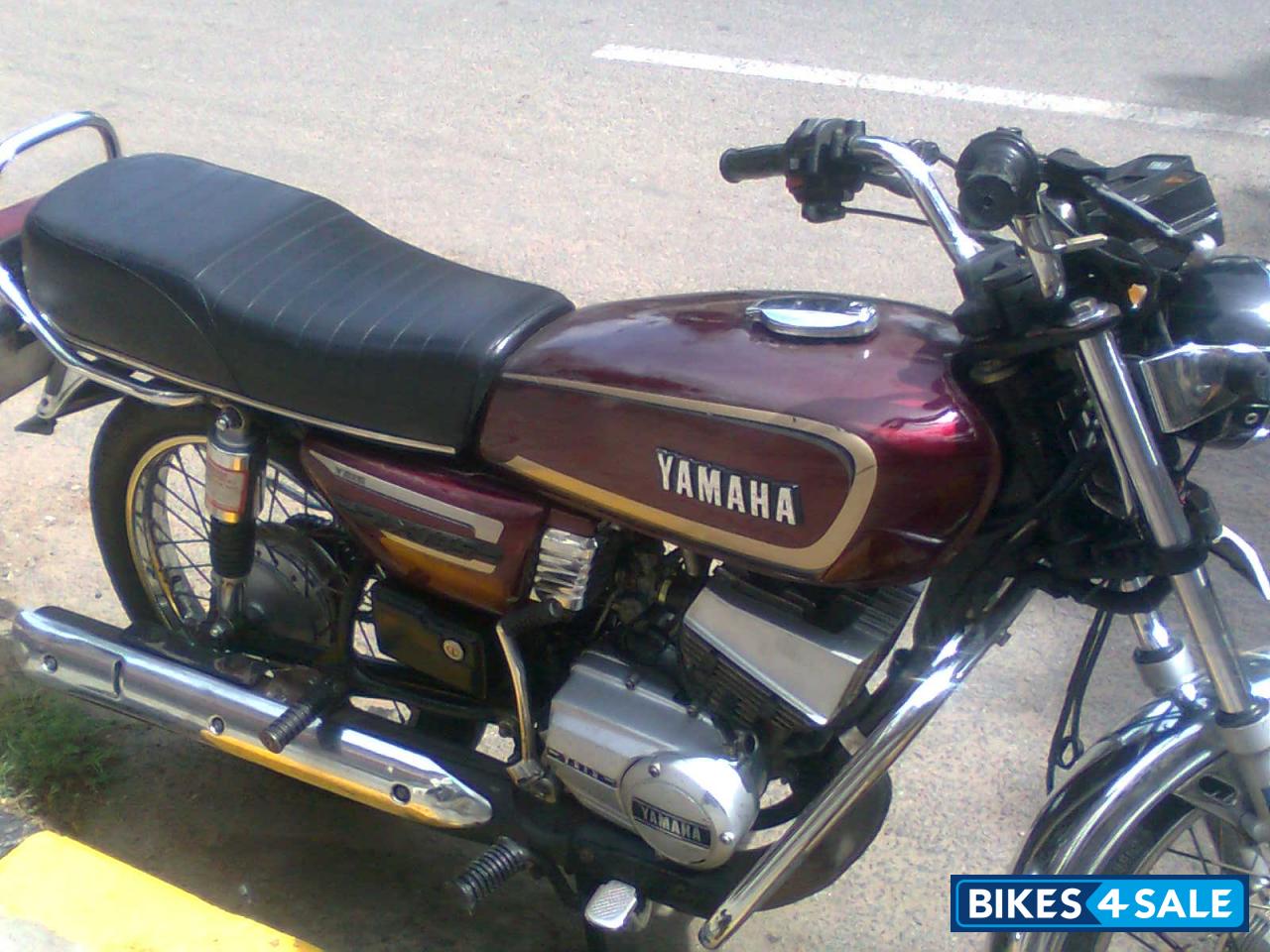Meroon Yamaha RX 135