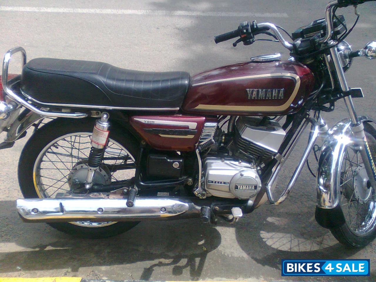 Meroon Yamaha RX 135