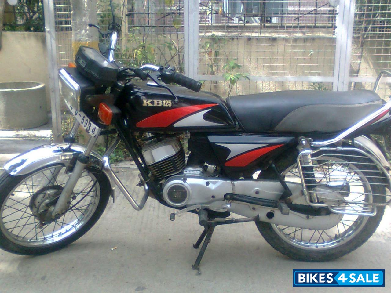 Black Bajaj KB 125