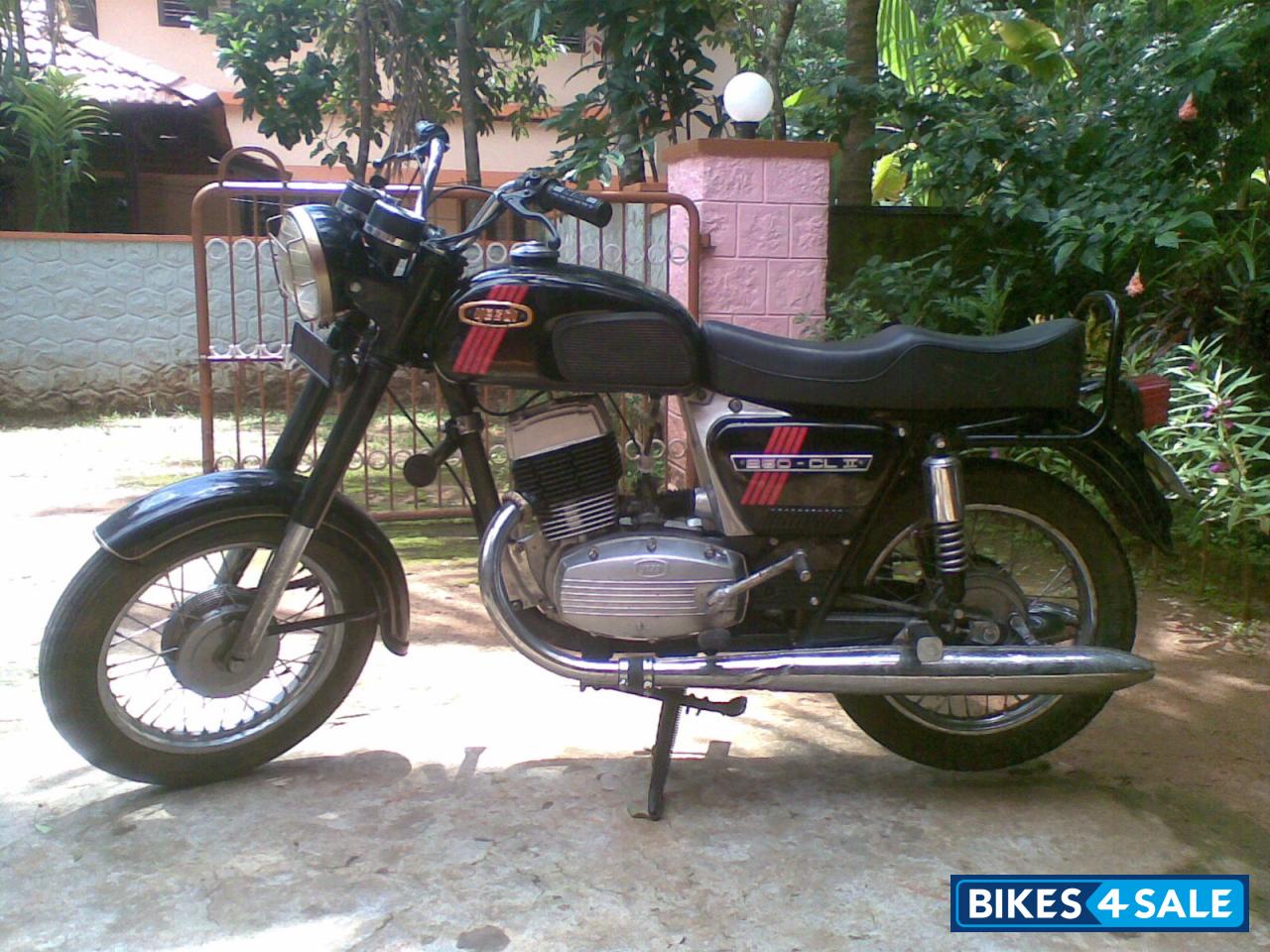 Black Ideal Jawa Yezdi CL II