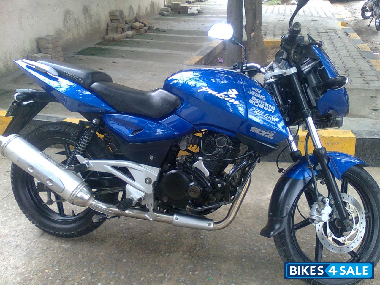 Blue Bajaj Pulsar 200 DTSi