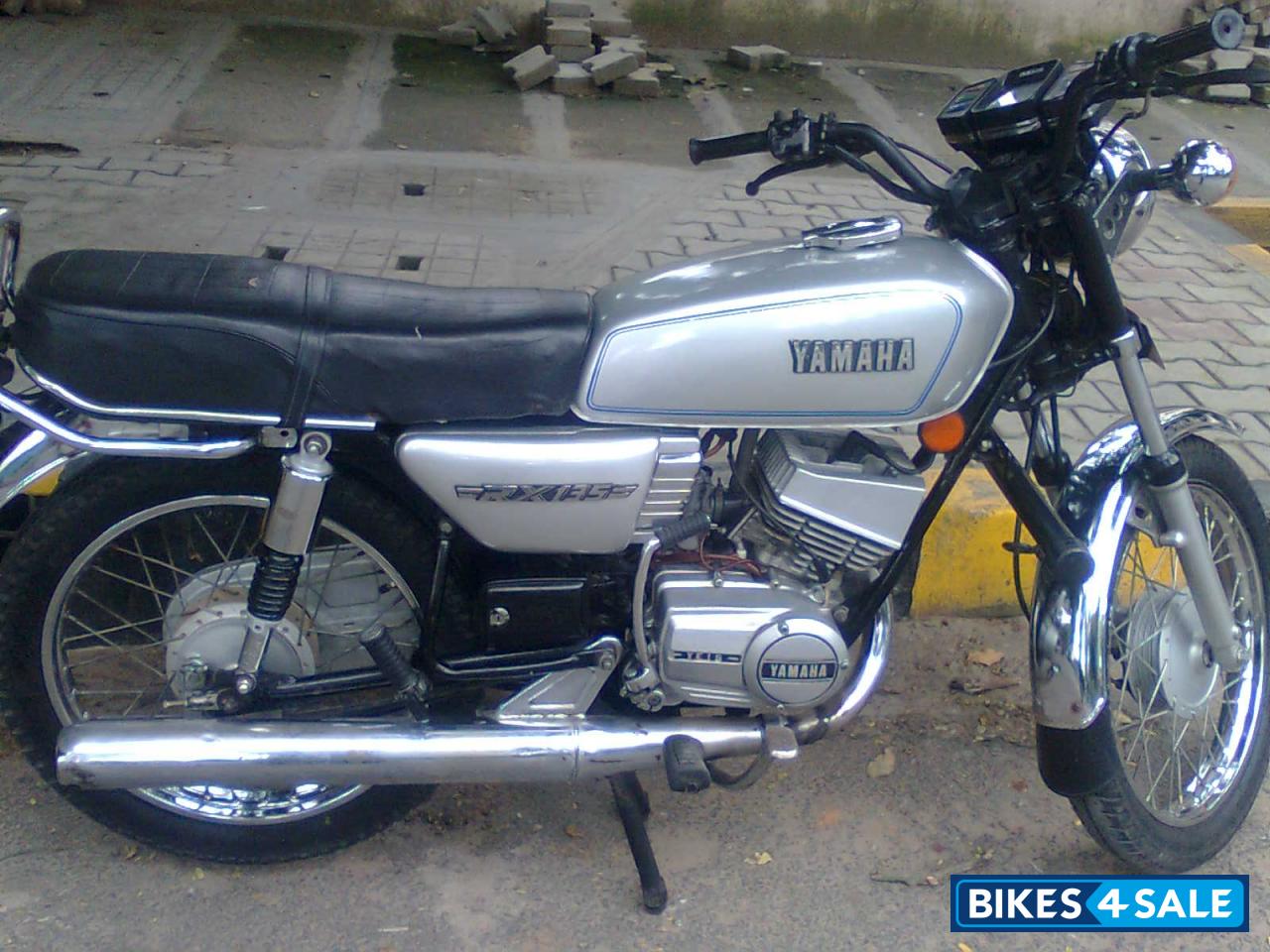 Silver Yamaha RX 135