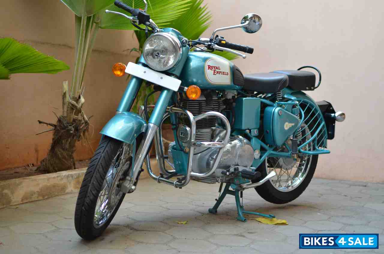 Green Royal Enfield Classic 500