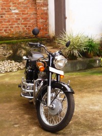 Black Royal Enfield Bullet Standard 350