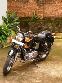 Black Royal Enfield Bullet Standard 350