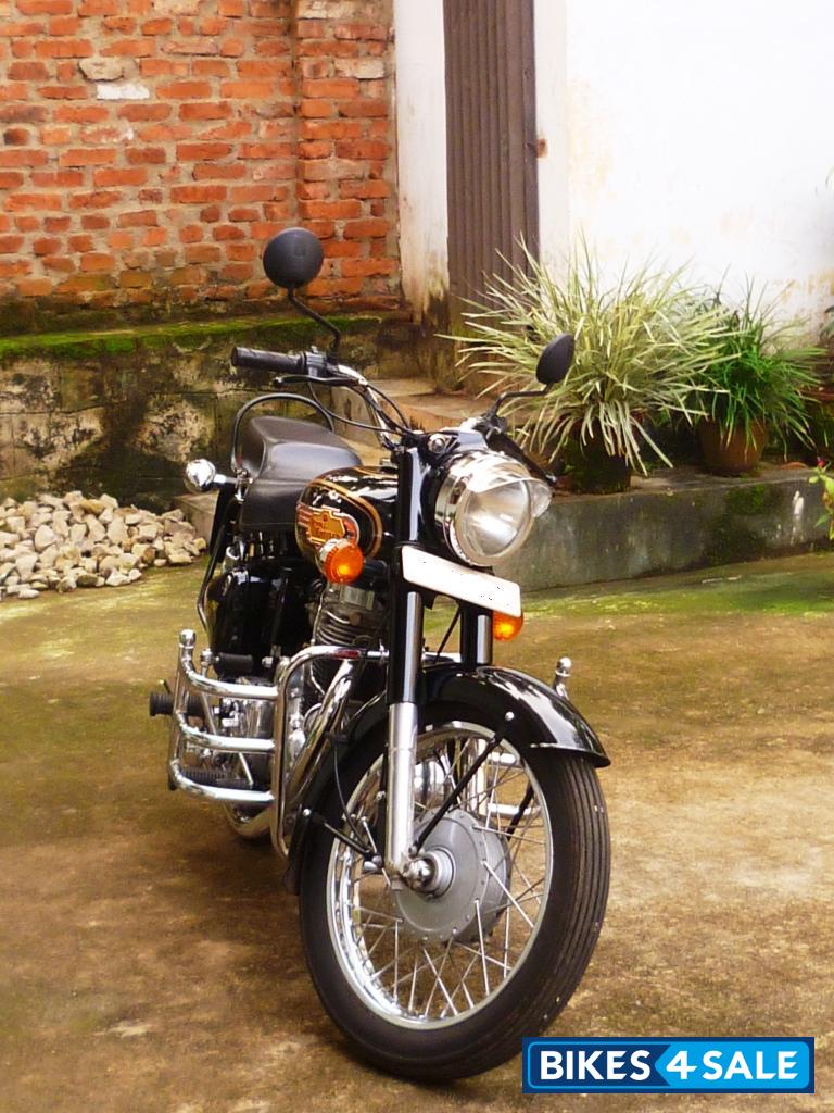 Black Royal Enfield Bullet Standard 350