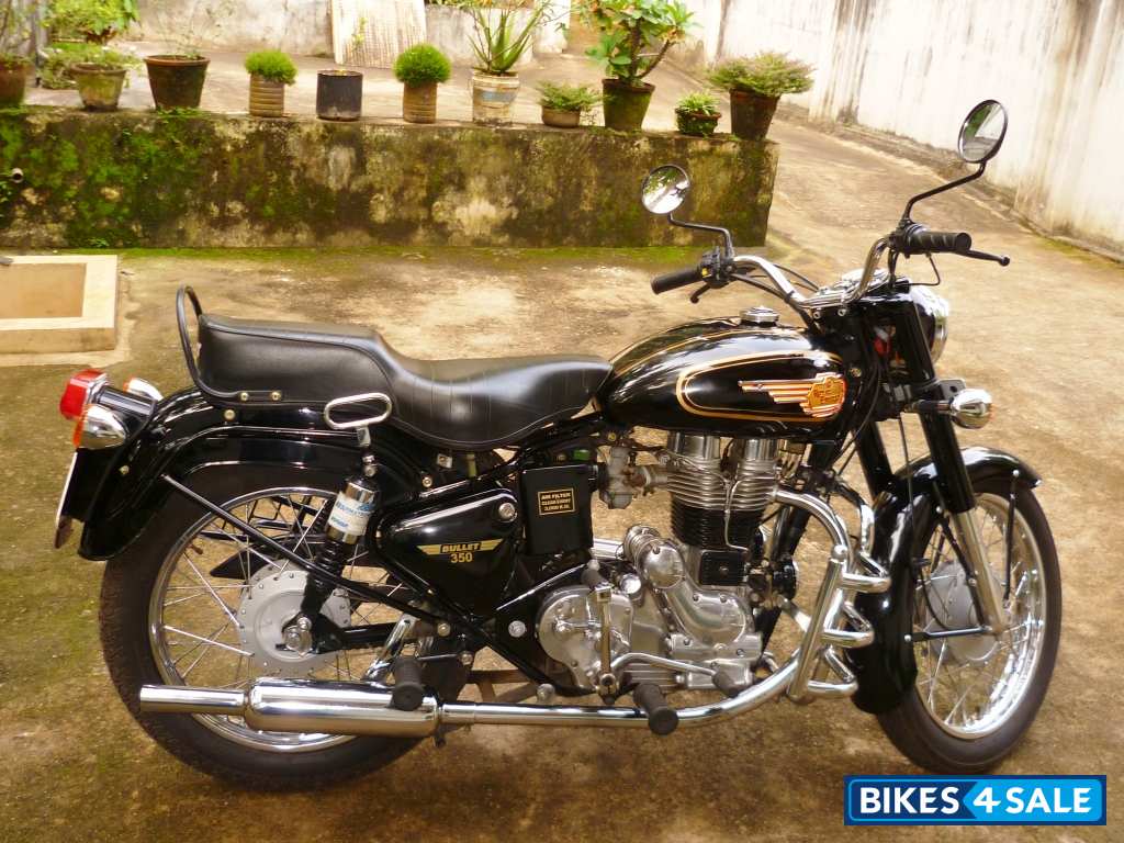 Black Royal Enfield Bullet Standard 350 Black Royal Enfield Bullet Standard 350