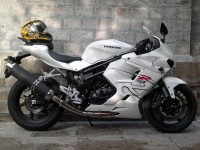 White Hyosung GT650R