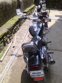 Black Bajaj Avenger 180 DTS-i