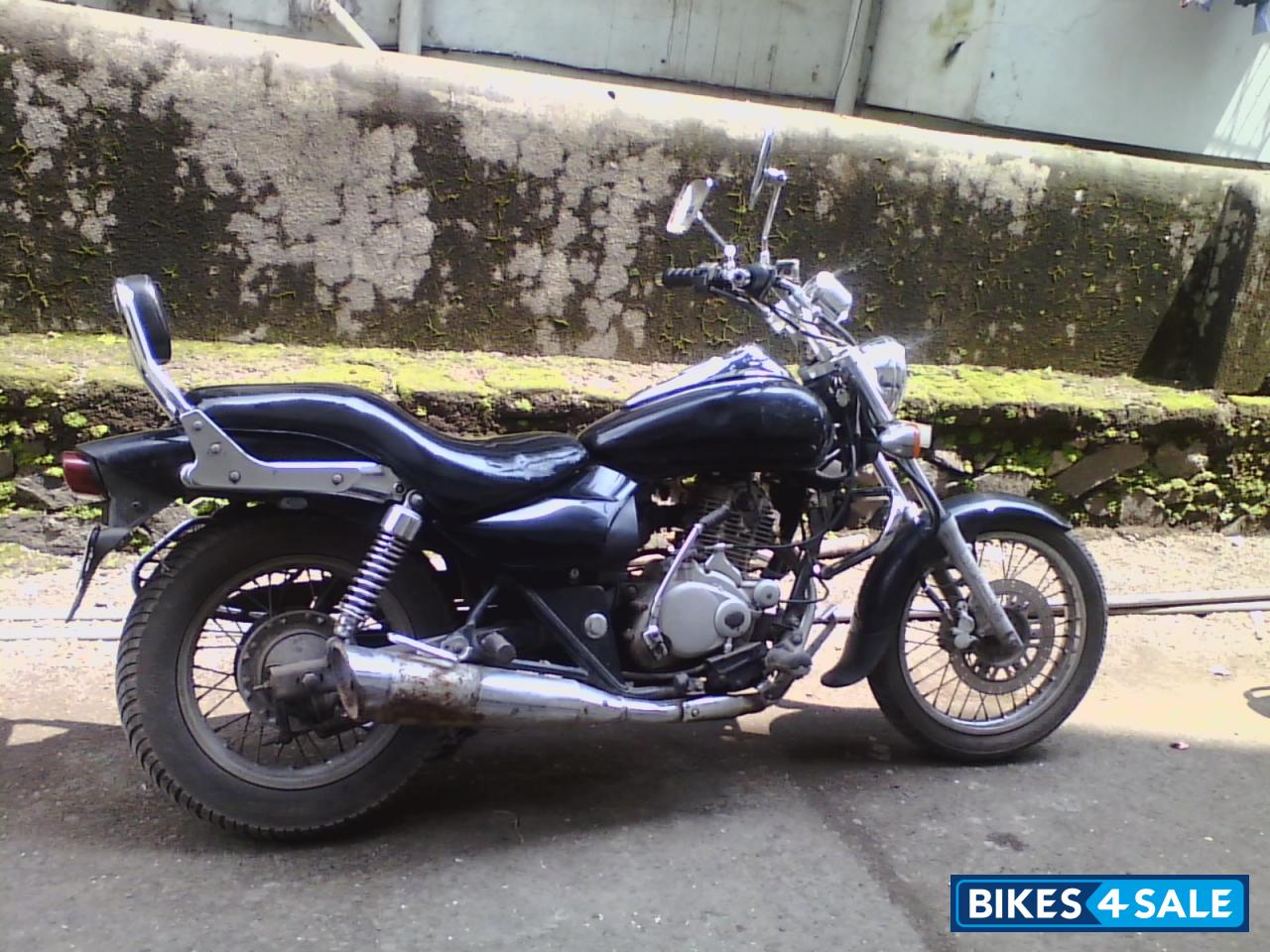 Black Bajaj Avenger 180 DTS-i Black Bajaj Avenger 180 DTS-i