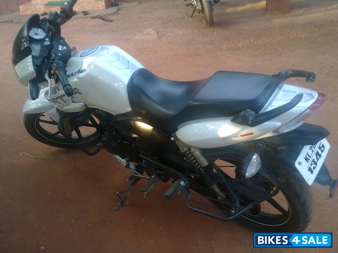 White TVS Apache RTR 180 White TVS Apache RTR 180