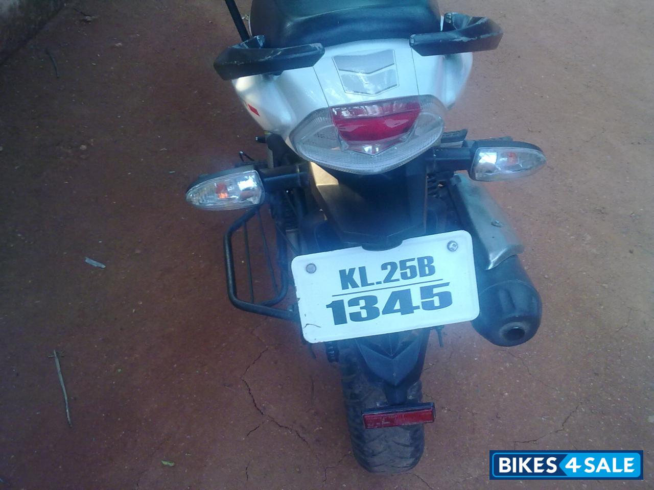 White TVS Apache RTR 180 White TVS Apache RTR 180