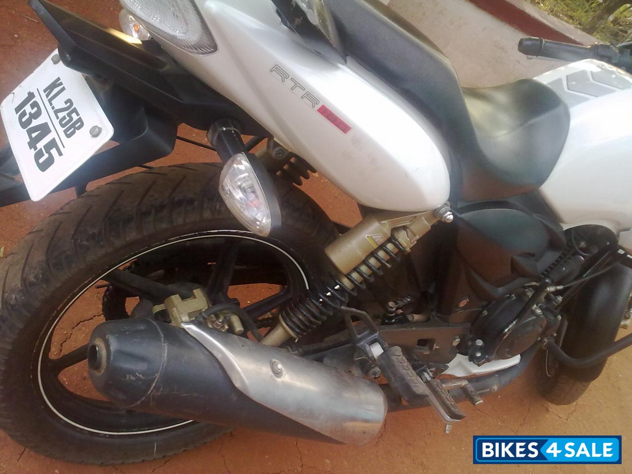 White TVS Apache RTR 180 White TVS Apache RTR 180