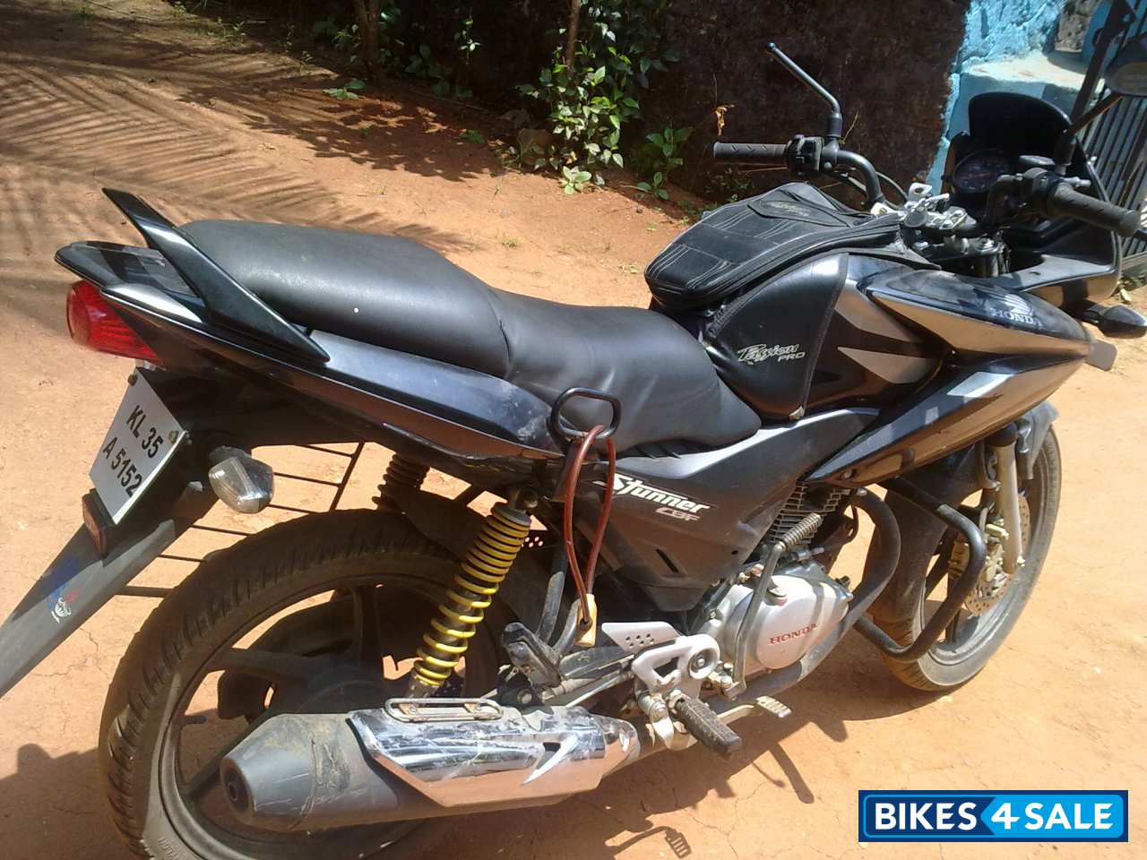 Black Honda CBF Stunner