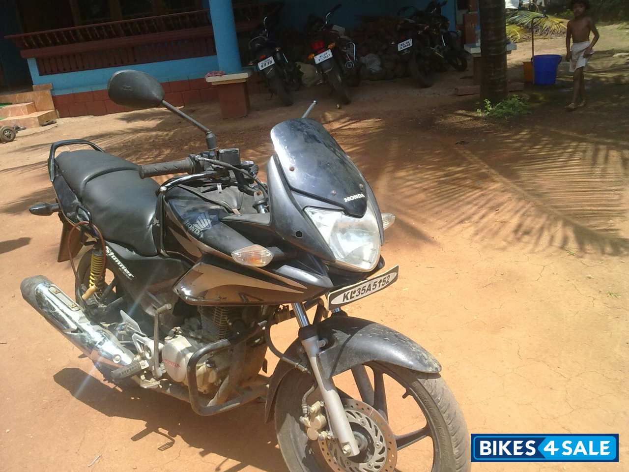 Black Honda CBF Stunner