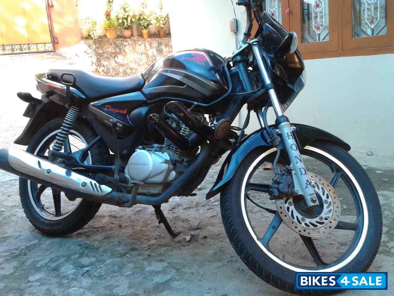 Black Honda Shine Picture 5. Bike ID 63745. Bike located in Trivandrum