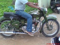 Black Royal Enfield Bullet Standard 350