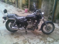 Black Bajaj Avenger 200 DTS-i