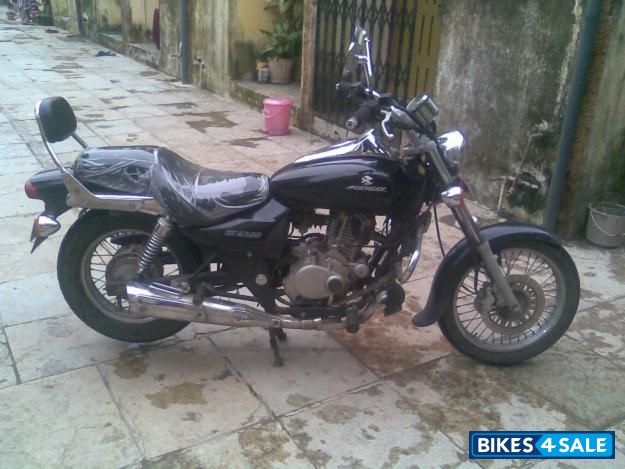 Black Bajaj Avenger 200 DTS-i