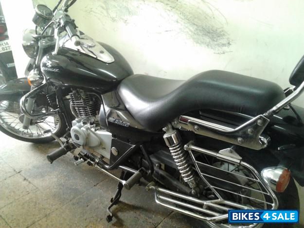 Black Bajaj Avenger 200 DTS-i Black Bajaj Avenger 200 DTS-i