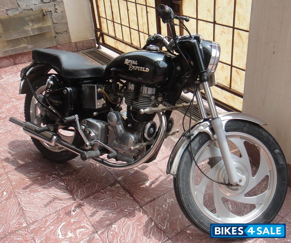Black Royal Enfield Bullet Electra 4S