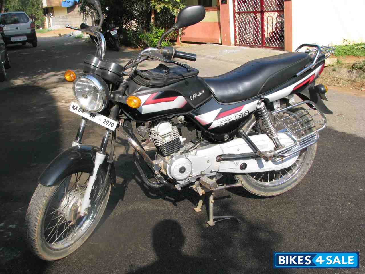 Black Bajaj CT 100