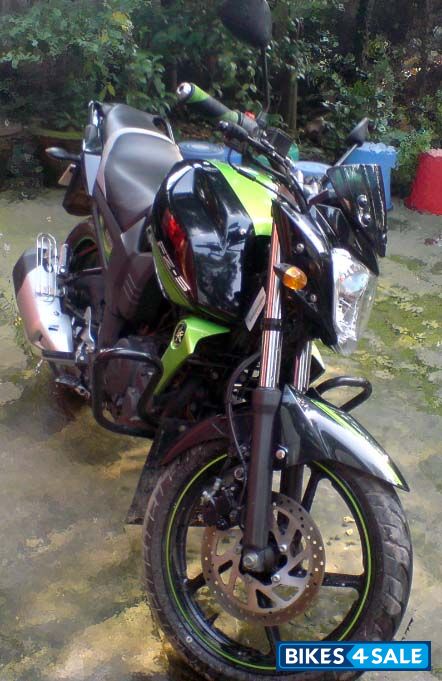Black&green Yamaha FZ-S