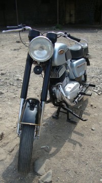Silver-black Ideal Jawa Yezdi Classic