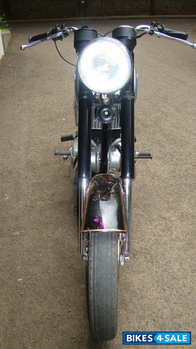 Silver-black Ideal Jawa Yezdi Classic