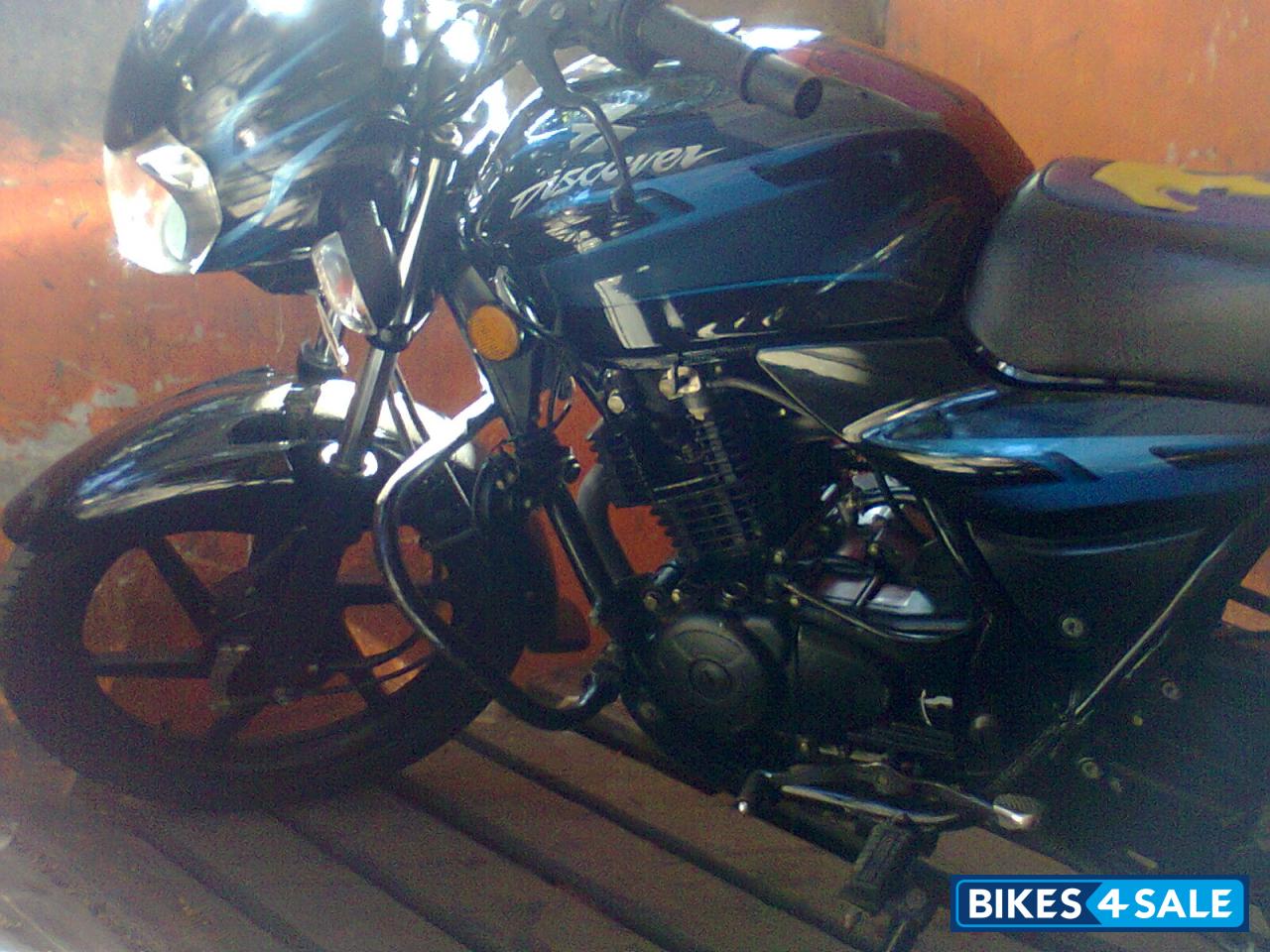 Black Bajaj Discover DTSi 135