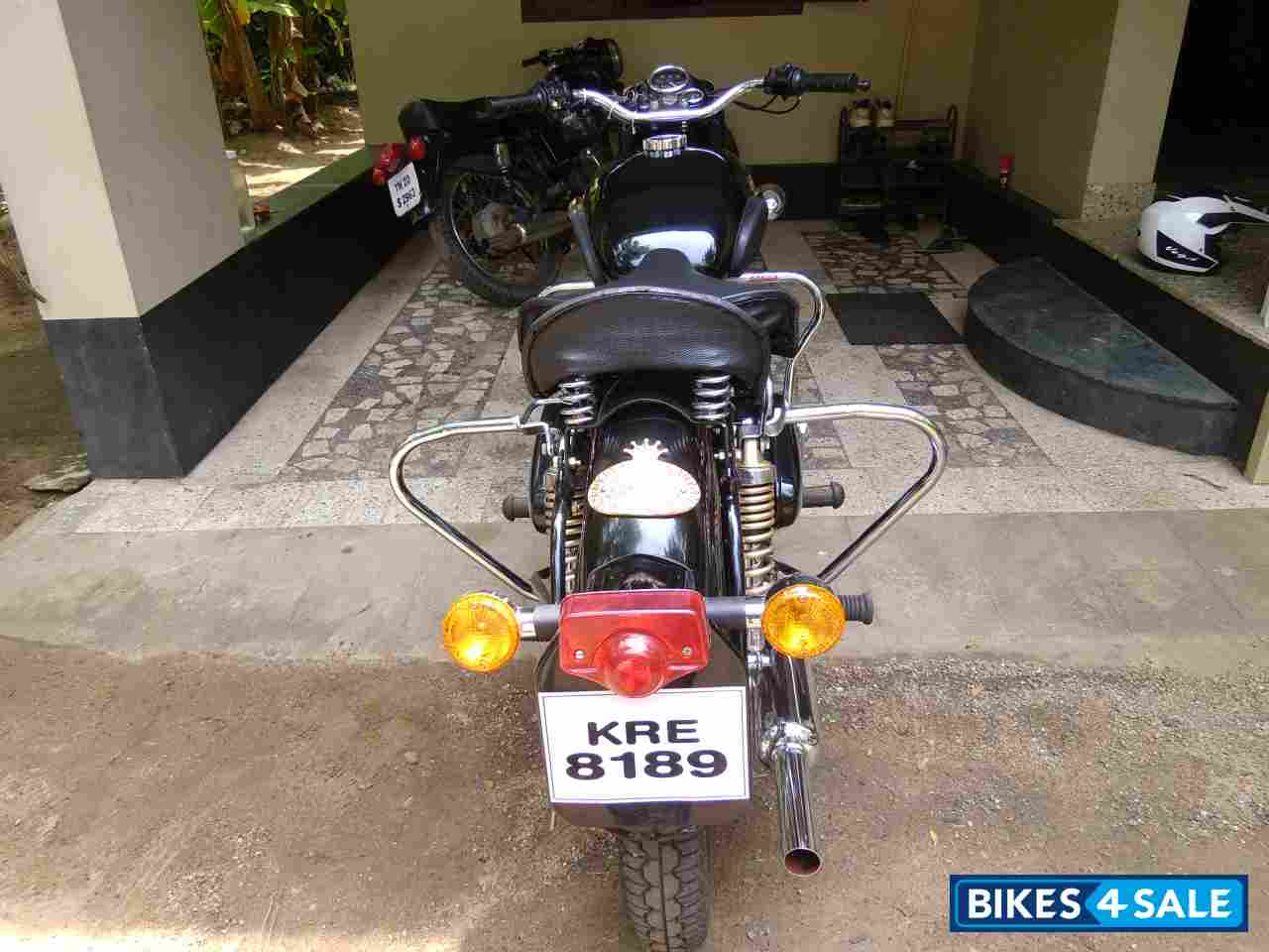 Black Royal Enfield Bullet Standard 350 Black Royal Enfield Bullet Standard 350