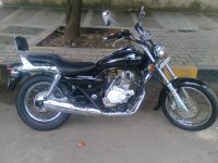 Black Bajaj Avenger 180 DTS-i
