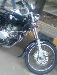 Black Bajaj Avenger 180 DTS-i