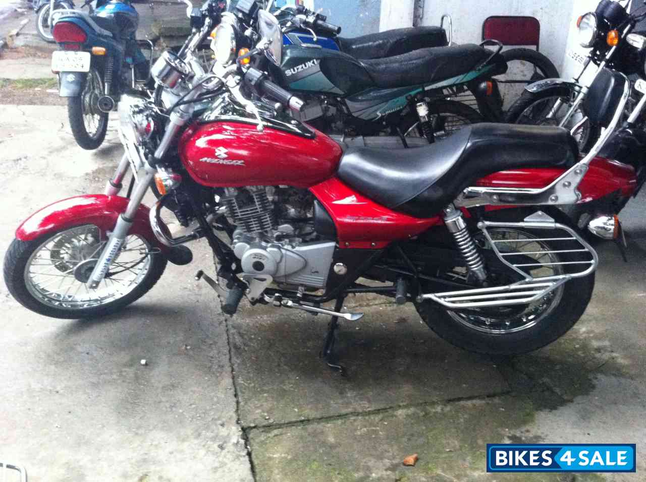 Bajaj Avenger 200 DTS-i