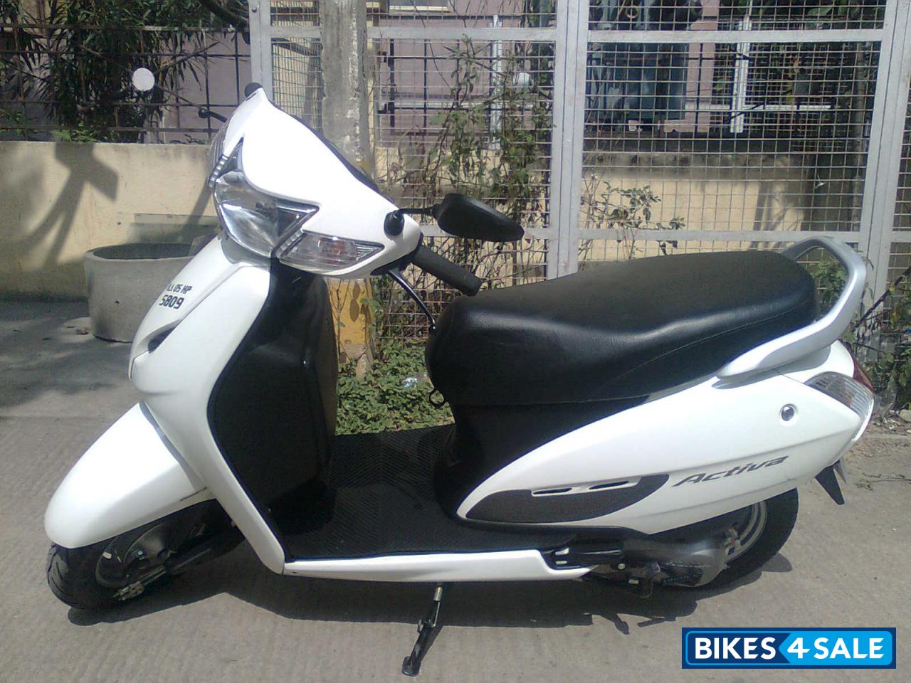 White Honda Activa