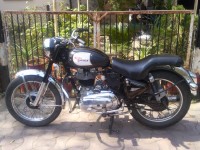 Custom Metallic Black Royal Enfield Bullet Standard 350